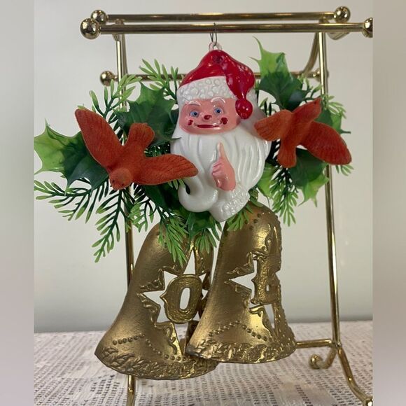Vintage plastic Santa Claus with bells and wreath Christmas ornament - Picture 4 of 16